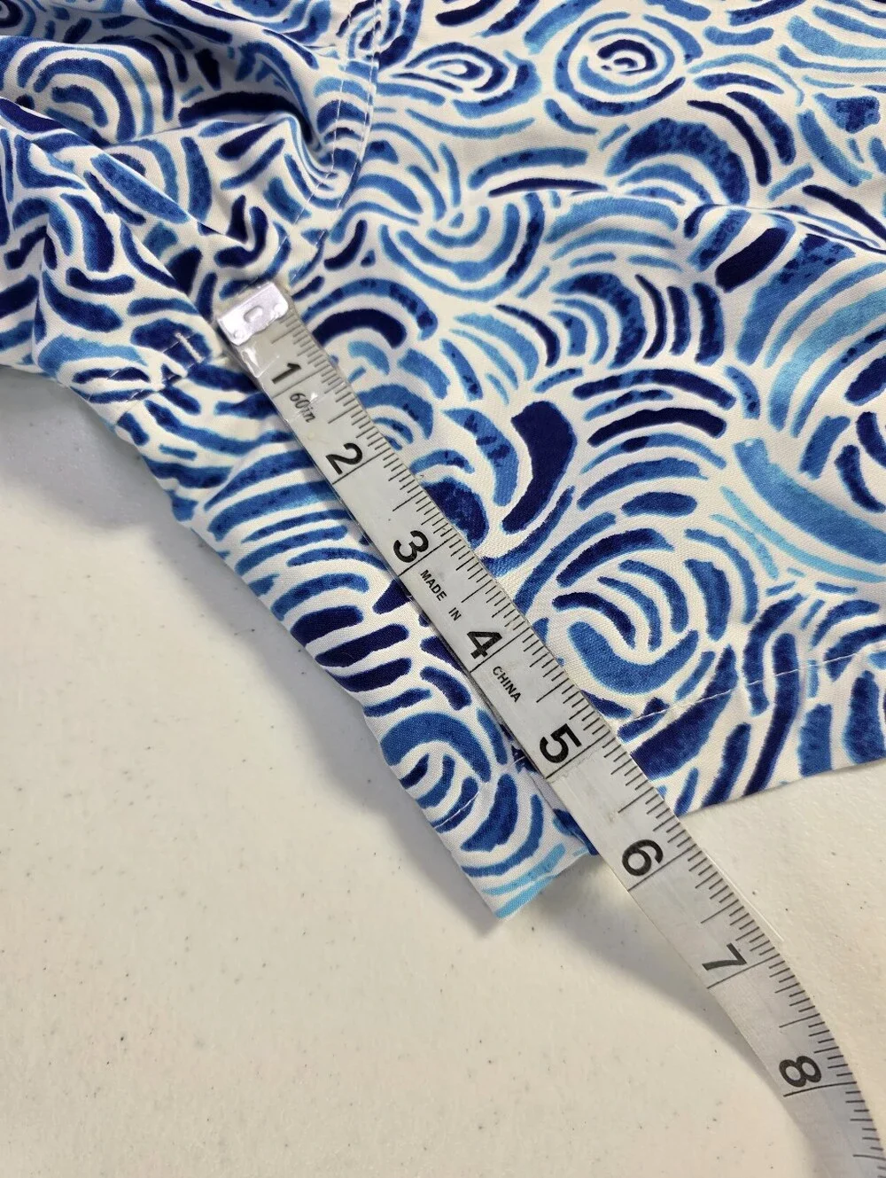 Chubbies Men's XXL Swim Trunks Blue White Abstract Wave‎ Print 5.5